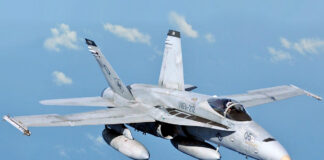 Avión militar F-18 se estrella durante entrenamiento cerca de San Diego Avión militar F-18 se estrella durante entrenamiento cerca de San Diego