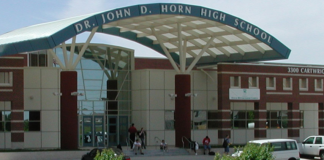 Estudiante de la secundaria John Horn, arrestado por llevar un arma en su mochila Estudiante de la secundaria John Horn, arrestado por llevar un arma en su mochila