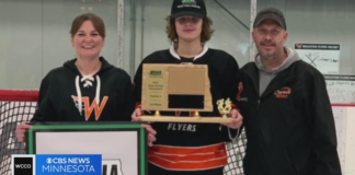 Tras un golpe en un partido de hockey sobre hielo, casi pierde una pierna Tras un golpe en un partido de hockey sobre hielo, casi pierde una pierna