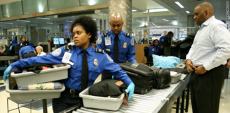 La TSA obligará, incluso a los miembros del programa CLEAR, a mostrar identificación a pasajeros La TSA obligará, incluso a los miembros del programa CLEAR, a mostrar identificación a pasajeros