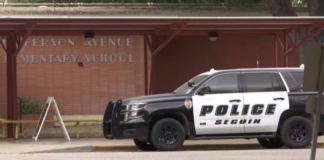 Un estudiante de una escuela primaria de Texas dispara un arma mientras estaba en un autobús Un estudiante de una escuela primaria de Texas dispara un arma mientras estaba en un autobús