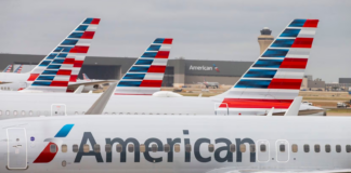 Más de 26.000 asistentes de vuelo de American Airlines exigen un nuevo contrato Más de 26.000 asistentes de vuelo de American Airlines exigen un nuevo contrato