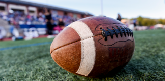 Austin: un jugador estudiantil de fútbol americano casi muere por un golpe de calor Austin: un jugador estudiantil de fútbol americano casi muere por un golpe de calor