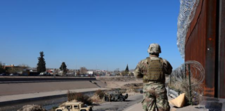 Avanza la investigación de agentes de la Guardia Nacional de Texas, que espiaron a migrantes por Whatsapp Avanza la investigación de agentes de la Guardia Nacional de Texas, que espiaron a migrantes por Whatsapp