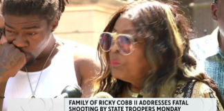 Aumenta la tensión por la muerte de Ricky Cobb II: los familiares piden la renuncia de los policías Aumenta la tensión por la muerte de Ricky Cobb II: los familiares piden la renuncia de los policías