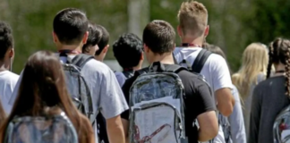 Mochilas y loncheras transparentes, una obligación que parece llegar a todas las escuelas Mochilas y loncheras transparentes, una obligación que parece llegar a todas las escuelas