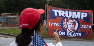 Seguidores de Trump muestran su apoyo al expresidente Seguidores de Trump muestran su apoyo al expresidente