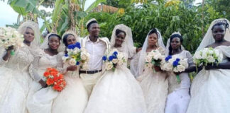 Hombre se casa con 7 mujeres en Uganda el mismo día Hombre se casa con 7 mujeres en Uganda el mismo día