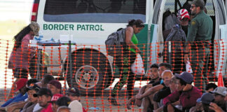 Sistema inoperante y ambiciones políticas, tras crisis migratoria Sistema inoperante y ambiciones políticas, tras crisis migratoria en EEUU