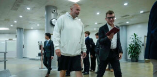 Demócratas ponen fin al código de vestimenta en el Senado Demócratas ponen fin al código de vestimenta en el Senado