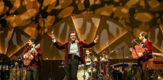 Enjambre presenta “Noches de Salón” en el Auditorio Nacional Enjambre vive con sus fans una "Noches de Salón" en el Auditorio Nacional