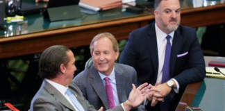 Después de ser absuelto, Ken Paxton vuelve a la oficina de la Fiscalía General Después de ser absuelto, Ken Paxton vuelve a la oficina de la Fiscalía General