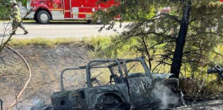 Se durmió al volante, chocó su Jeep y escapó arrastrándose de las llamas Se durmió al volante, chocó su Jeep y escapó arrastrándose de las llamas