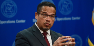Ellison aclara detalles sobre los SRO en las escuelas: “Pueden usar la fuerza, pero debe ser razonable” Ellison aclara detalles sobre los SRO en las escuelas: "Pueden usar la fuerza, pero debe ser razonable"