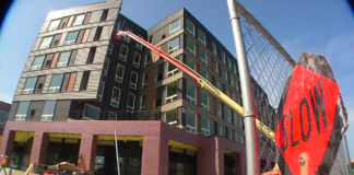 Demandan a constructora: estudiantes llegaron a UdeM y el edificio está en construcción Demandan a constructora: estudiantes llegaron a UdeM y el edificio está en construcción