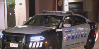 Un niño pequeño murió después de un tiroteo desde un vehículo en Dallas Un niño pequeño murió después de un tiroteo desde un vehículo en Dallas