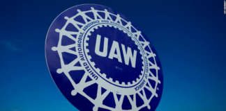 Los trabajadores de dos fábricas en el norte de Texas regresarán a los piquetes este lunes Los trabajadores de dos fábricas en el norte de Texas regresarán a los piquetes este lunes