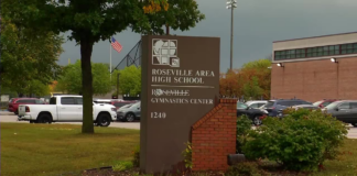 La policía confiscó dos armas de la escuela secundaria del área de Roseville en dos incidentes La policía confiscó dos armas de la escuela secundaria del área de Roseville en dos incidentes