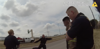 Un paramédico, despedido por patear a un hombre sin hogar, regresará a su trabajo: ¿qué vio el juez? Un paramédico, despedido por patear a un hombre sin hogar, regresará a su trabajo: ¿qué vio el juez?