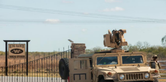 Suspenden al oficial de la Guardia Nacional de Texas que hirió a un mexicano en El Paso Suspenden al oficial de la Guardia Nacional de Texas que hirió a un mexicano en El Paso