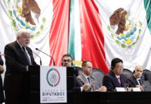 Jaime Maussan encabeza audiencia OVNI en Cámara de Diputados de México Jaime Maussan encabeza audiencia OVNI en Cámara de Diputados de México