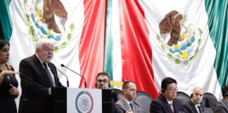 Jaime Maussan encabeza audiencia OVNI en Cámara de Diputados de México Jaime Maussan encabeza audiencia OVNI en Cámara de Diputados de México