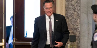 El senador Mitt Romney anuncia que no irá por la reelección El senador Mitt Romney anuncia que no irá por la reelección