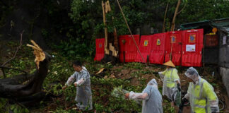 Casi 900 mil personas fueron evacuadas en China por el tifón Saola Casi 900 mil personas fueron evacuadas en China por el tifón Saola