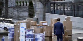 Abogados de Trump piden aplazar juicio por archivos clasificados Abogados de Trump piden aplazar juicio por archivos clasificados