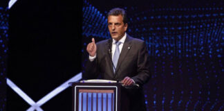 Candidato argentino Sergio Massa pide “perdón” por los errores del gobierno Candidato argentino Sergio Massa pide "perdón" por los errores del gobierno