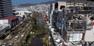 EEUU dona equipo de remoción para limpiar caminos en Guerrero EEUU entrega equipo de remoción para asegurar caminos en Acapulco