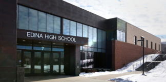 Alumnos de la secundaria Edina salen de clase para mostrar su apoyo a Palestina Alumnos de la escuela secundaria Edina planean salir de clase para mostrar su apoyo a Palestina