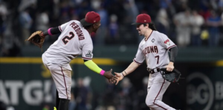 Los Diamondbacks aplastaron 9-1 a los Rangers de Texas para empatar la Serie Mundial Los Diamondbacks aplastaron 9-1 a los Rangers de Texas para empatar la Serie Mundial