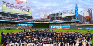 ¡Los Twins barren a los Azulejos y avanzan en los playoffs luego de casi 19 años! ¡Los Twins barren a los Azulejos y avanzan en los playoffs luego de casi 19 años!