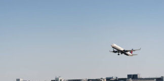 Piloto en descanso intenta apagar los motores de avión en vuelo Piloto en descanso intenta apagar los motores de avión en vuelo