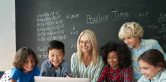 Representantes de Texas aprueban proyecto para que algunos estudiantes asistan a escuelas privadas Representantes de Texas aprueban proyecto para que algunos estudiantes asistan a escuelas privadas