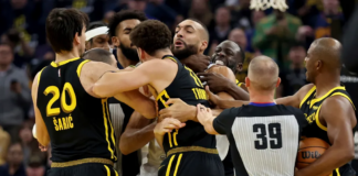 La NBA multó a dos jugadores de los Timberwolves tras la pelea con los Warriors La NBA multó a dos jugadores de los Timberwolves tras la pelea con los Warriors