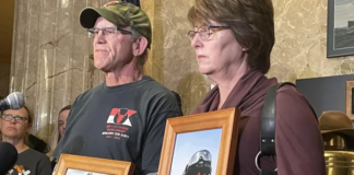 Cinco familias de Minnesota demandan al BCA para conocer datos de muertes de las que aún dudan… Cinco familias de Minnesota demandan al BCA para conocer datos de muertes de las que aún dudan...