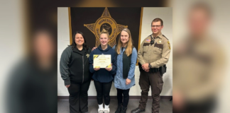 Con 13 años y ayudada por un operador del 911, manejó hasta el hospital y salvó a su madre Con 13 años y ayudada por un operador del 911, manejó hasta el hospital y salvó a su madre