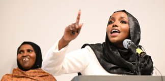 Nadia Mohamed hizo historia en St. Louis Park: primera somalí-estadounidense en ser elegida alcaldesa Nadia Mohamed hizo historia en St. Louis Park: primera somalí-estadounidense en ser elegida alcaldesa