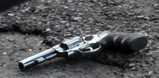 Niño de 2 años dispara a su madre en una tienda en Ohio Niño de 2 años dispara a su madre en una tienda en Ohio