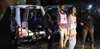 Hamas libera a dos rehenes rusos como buena voluntad hacia Putin Hamas libera a dos rehenes rusos como buena voluntad hacia Putin