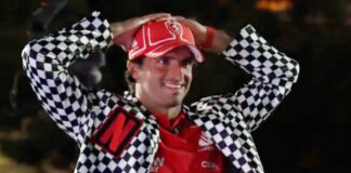 Carlos Sainz rompe trofeo previo al Gran Premio de Las Vegas Carlos Sainz rompe trofeo previo al Gran Premio de Las Vegas