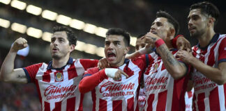 Chivas derrota a Pumas; Julio González los salva de una goleada Chivas derrota a Pumas; Julio González los salva de una goleada