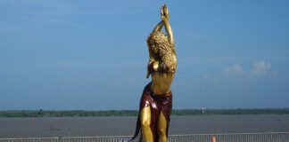 Develan estatua de Shakira en Barranquilla, Colombia Develan estatua de Shakira en Barranquilla, Colombia
