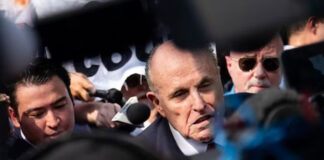 Rudy Giuliani pagará 148 mdd por difamar a 2 trabajadoras electorales Rudy Giuliani pagará 148 mdd por difamar a 2 trabajadoras electorales