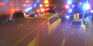 Manifestantes provocaron que el tráfico se paralizara en la Interestatal 94 cerca del túnel Lowry Hill Manifestantes provocaron que el tráfico se paralizara en la Interestatal 94 cerca del túnel Lowry Hill