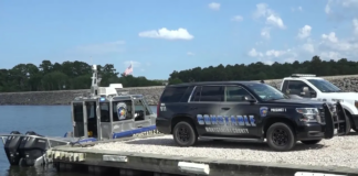 Identifican a cuerpo descubierto en un lago de Conroe en 1986: estaba sostenido por bloques de cemento Un cuerpo descubierto en un lago cerca de Conroe: estaba sostenido por bloques de cemento