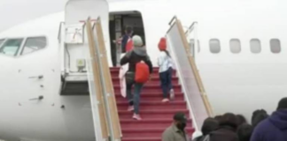 Texas ha comenzado a transportar en aviones a migrantes a otras ciudades: primer parada, Chicago Texas ha comenzado a transportar en aviones a migrantes a otras ciudades: primer parada, Chicago