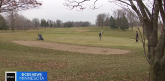 Golfistas de Minnesota aprovechan que el invierno no llega y siguen jugando… Golfistas de Minnesota aprovechan que el invierno no llega y siguen jugando...